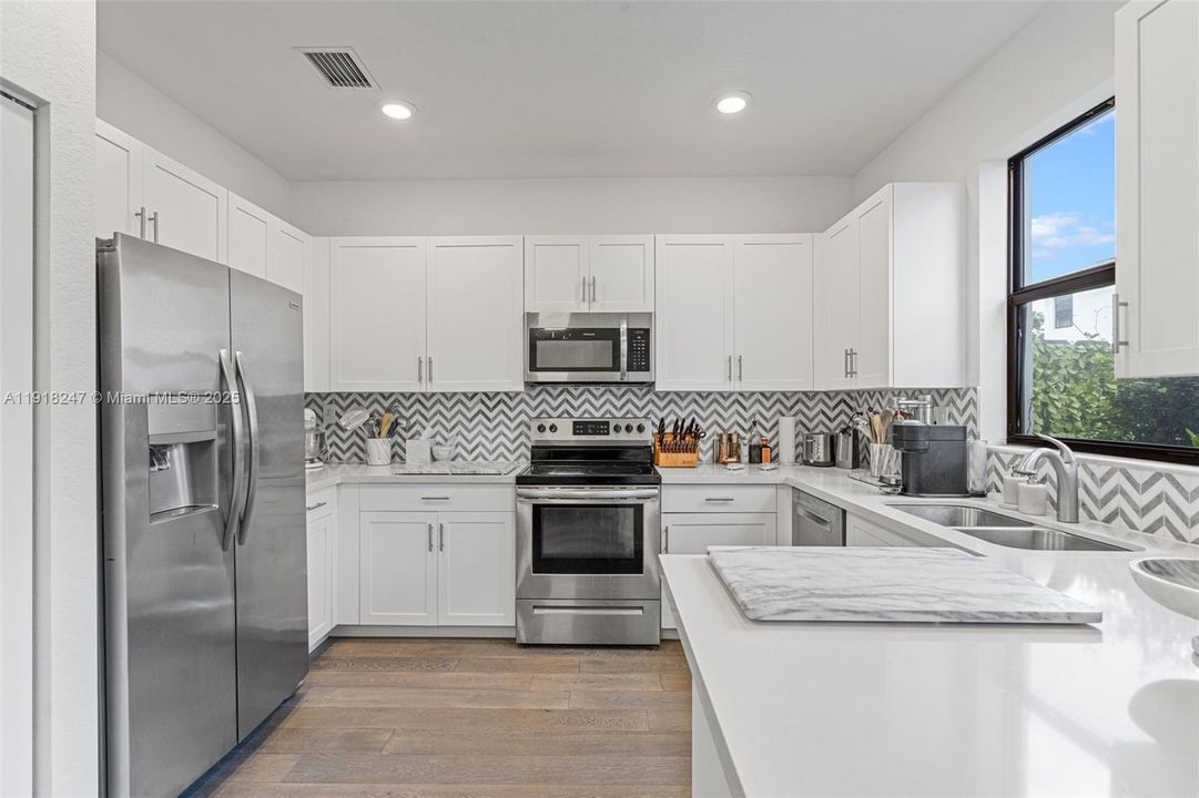 待售: $528,000 (3 贝兹, 2 浴室, 1378 平方英尺)