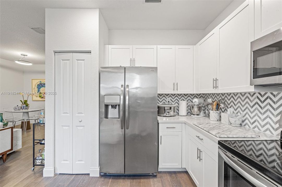 待售: $528,000 (3 贝兹, 2 浴室, 1378 平方英尺)