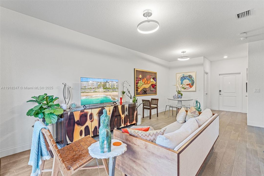 待售: $528,000 (3 贝兹, 2 浴室, 1378 平方英尺)