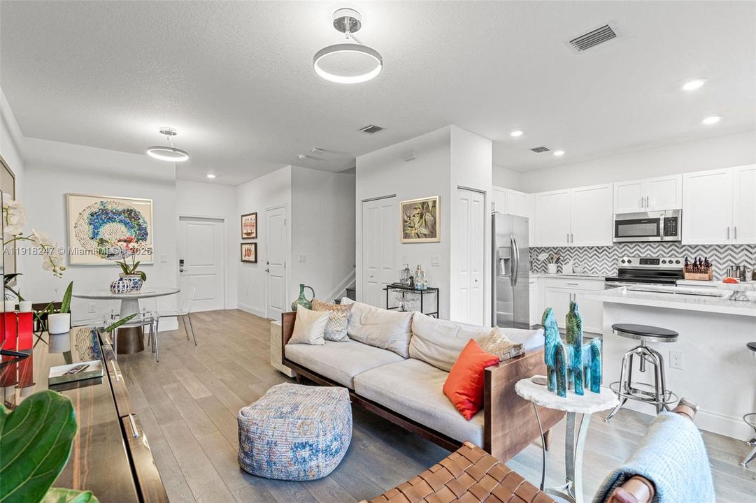 待售: $528,000 (3 贝兹, 2 浴室, 1378 平方英尺)