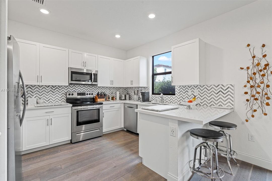 待售: $528,000 (3 贝兹, 2 浴室, 1378 平方英尺)