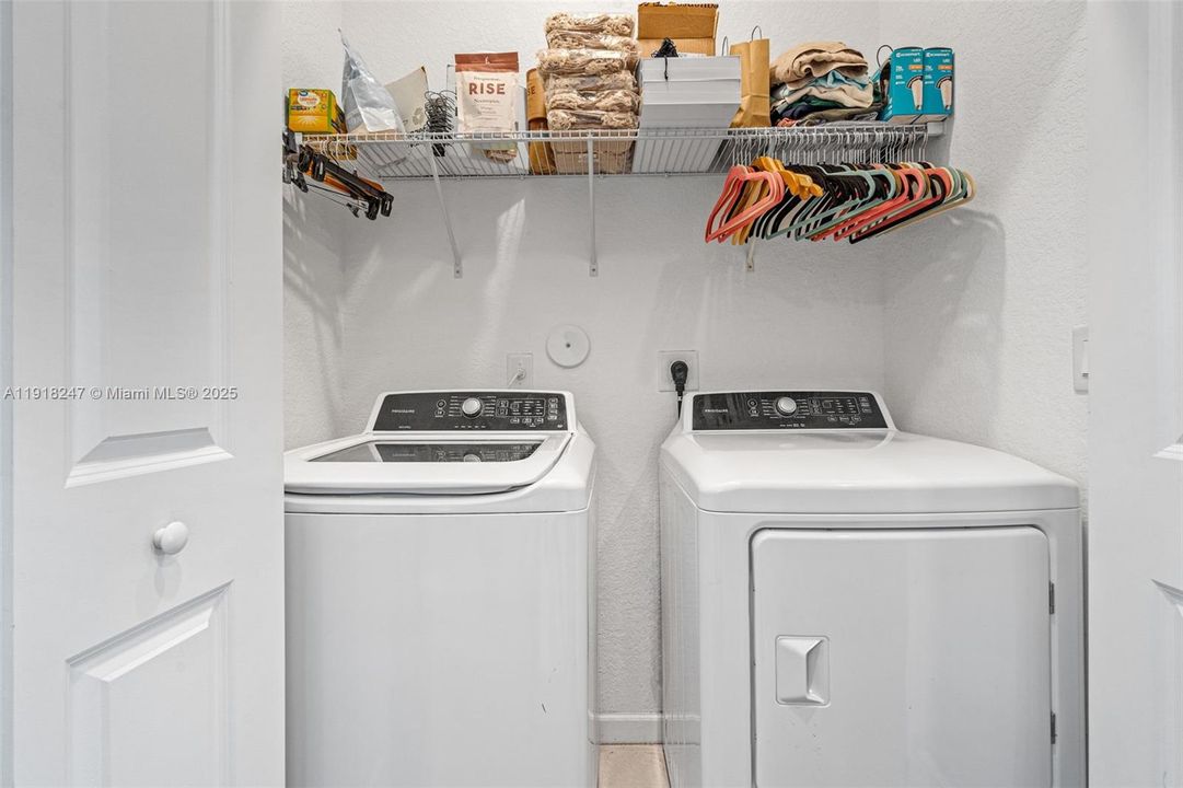 待售: $528,000 (3 贝兹, 2 浴室, 1378 平方英尺)