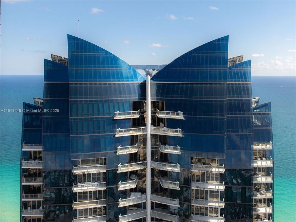 For Sale: $9,990,000 (6 beds, 7 baths, 8332 Square Feet)