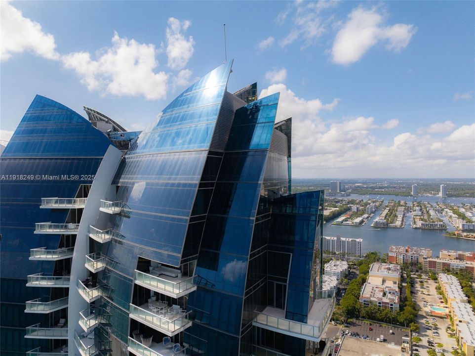 For Sale: $9,990,000 (6 beds, 7 baths, 8332 Square Feet)