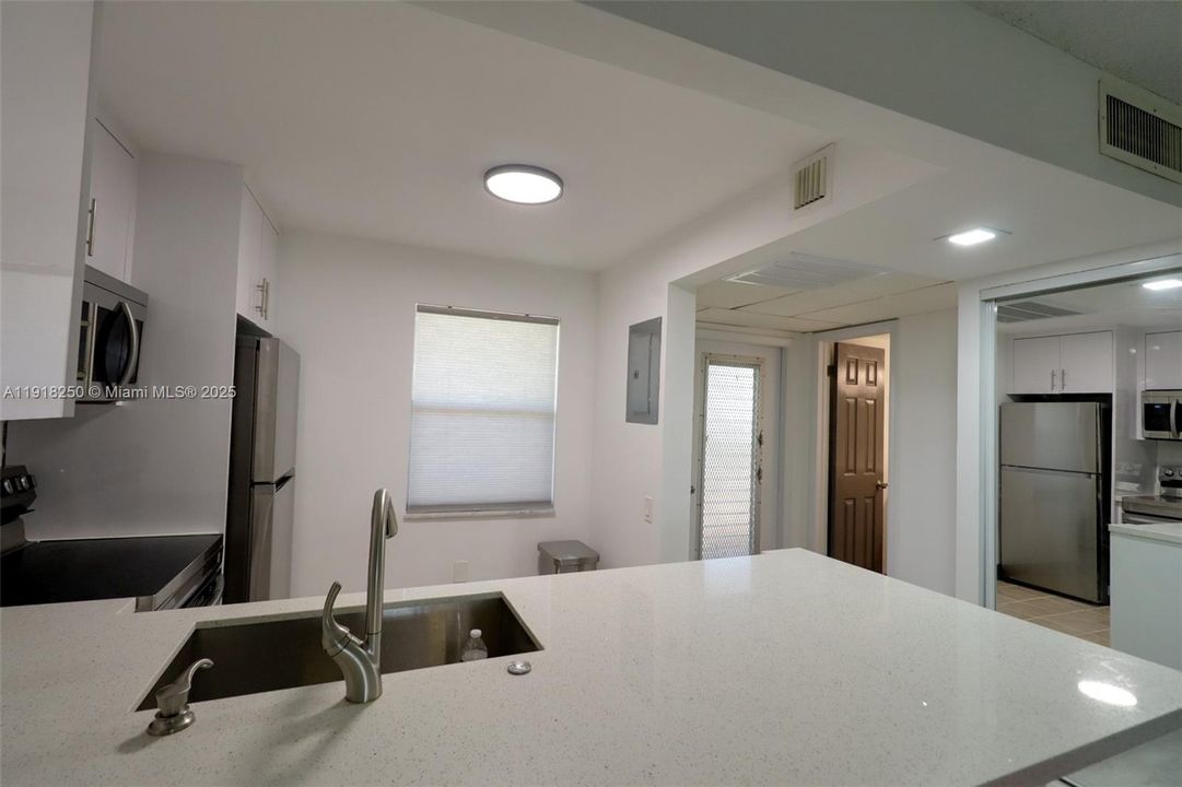 For Rent: $1,600 (1 beds, 1 baths, 750 Square Feet)