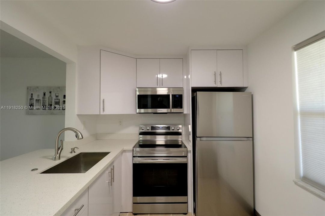 For Rent: $1,600 (1 beds, 1 baths, 750 Square Feet)