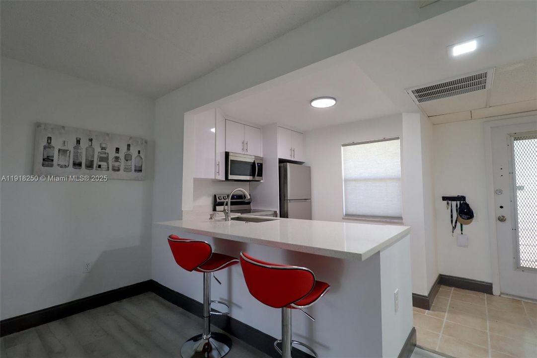 For Rent: $1,600 (1 beds, 1 baths, 750 Square Feet)