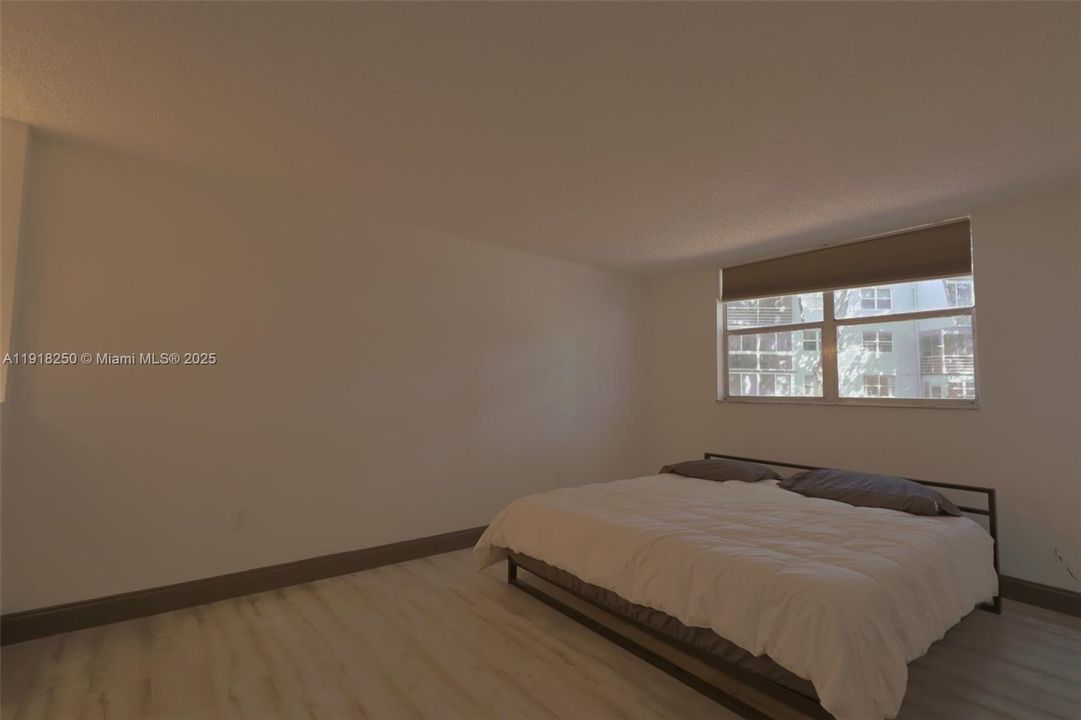 For Rent: $1,600 (1 beds, 1 baths, 750 Square Feet)