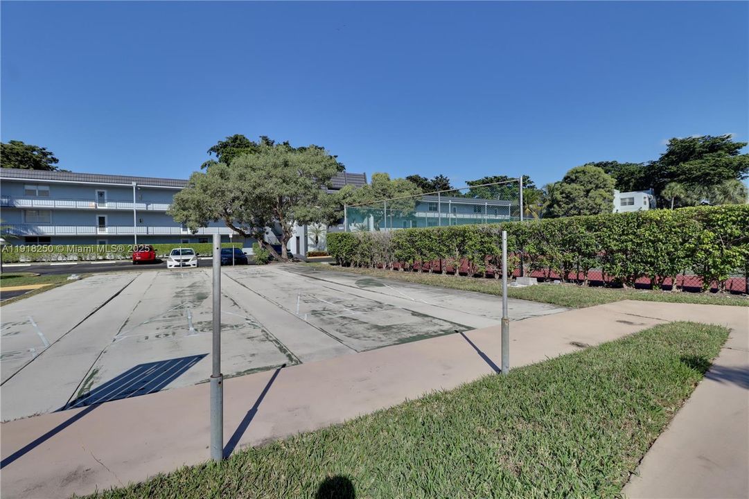 For Rent: $1,600 (1 beds, 1 baths, 750 Square Feet)