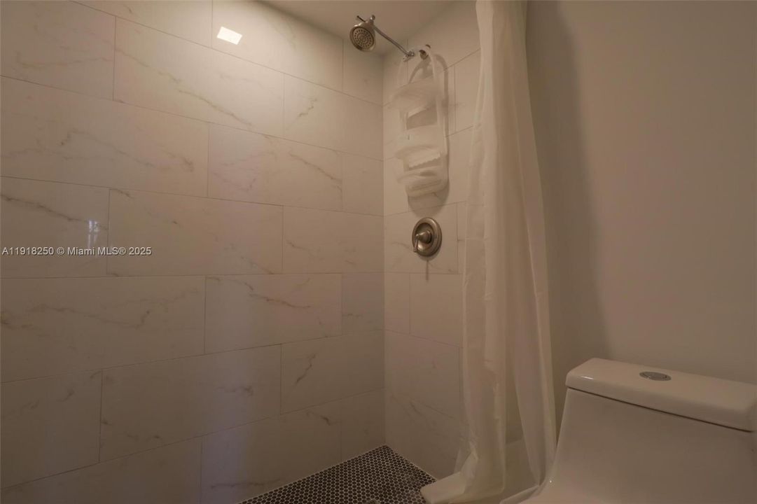 For Rent: $1,600 (1 beds, 1 baths, 750 Square Feet)