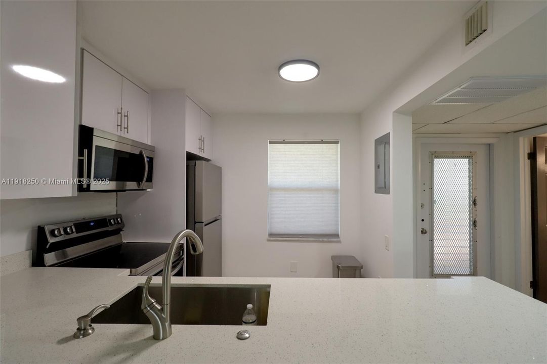 For Rent: $1,600 (1 beds, 1 baths, 750 Square Feet)