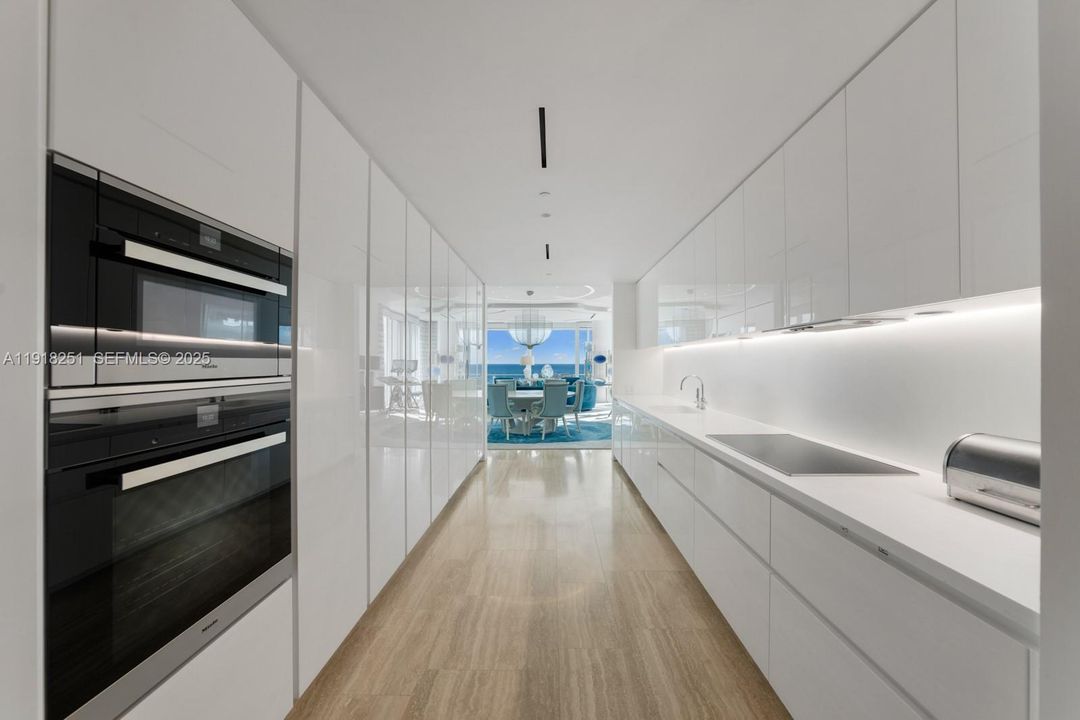 待售: $16,450,000 (3 贝兹, 4 浴室, 3025 平方英尺)