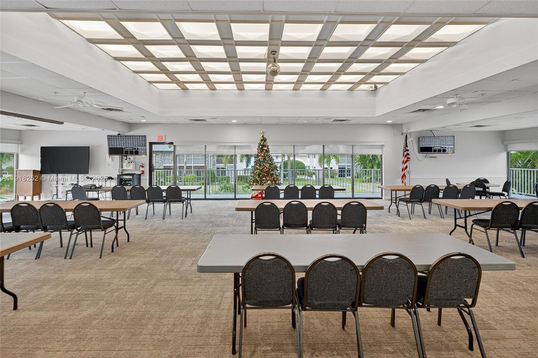 На продажу: $195,000 (2 спален, 1 ванн, 910 Квадратных фут)