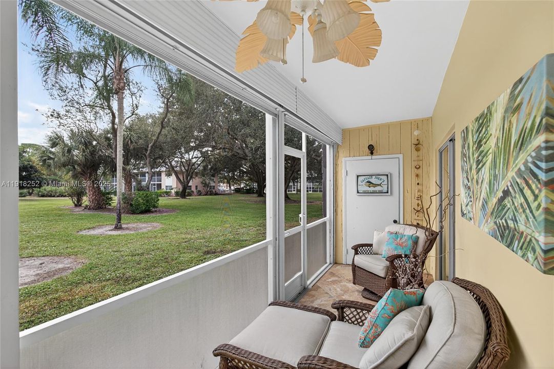 На продажу: $195,000 (2 спален, 1 ванн, 910 Квадратных фут)