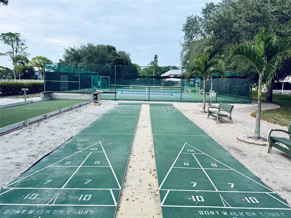 На продажу: $195,000 (2 спален, 1 ванн, 910 Квадратных фут)