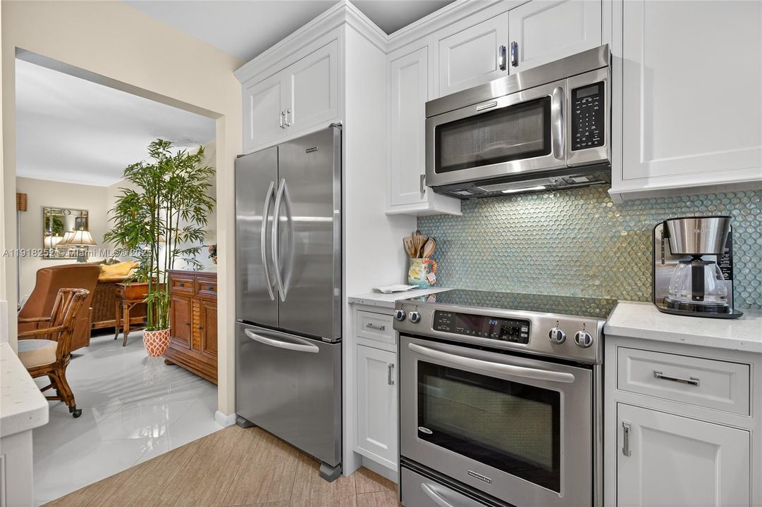 На продажу: $195,000 (2 спален, 1 ванн, 910 Квадратных фут)