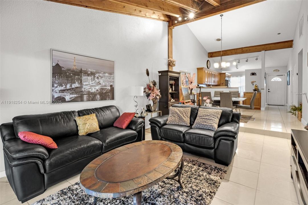 En Venta: $440,000 (2 camas, 2 baños, 1196 Pies cuadrados)