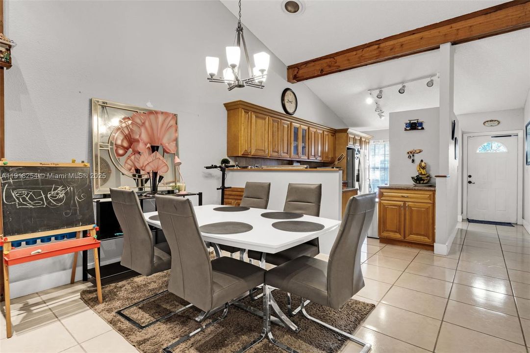 En Venta: $440,000 (2 camas, 2 baños, 1196 Pies cuadrados)