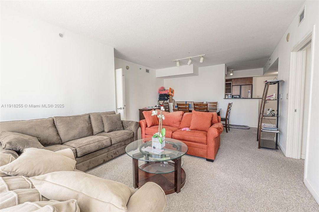 Recientemente alquilado: $3,600 (2 camas, 2 baños, 1227 Pies cuadrados)