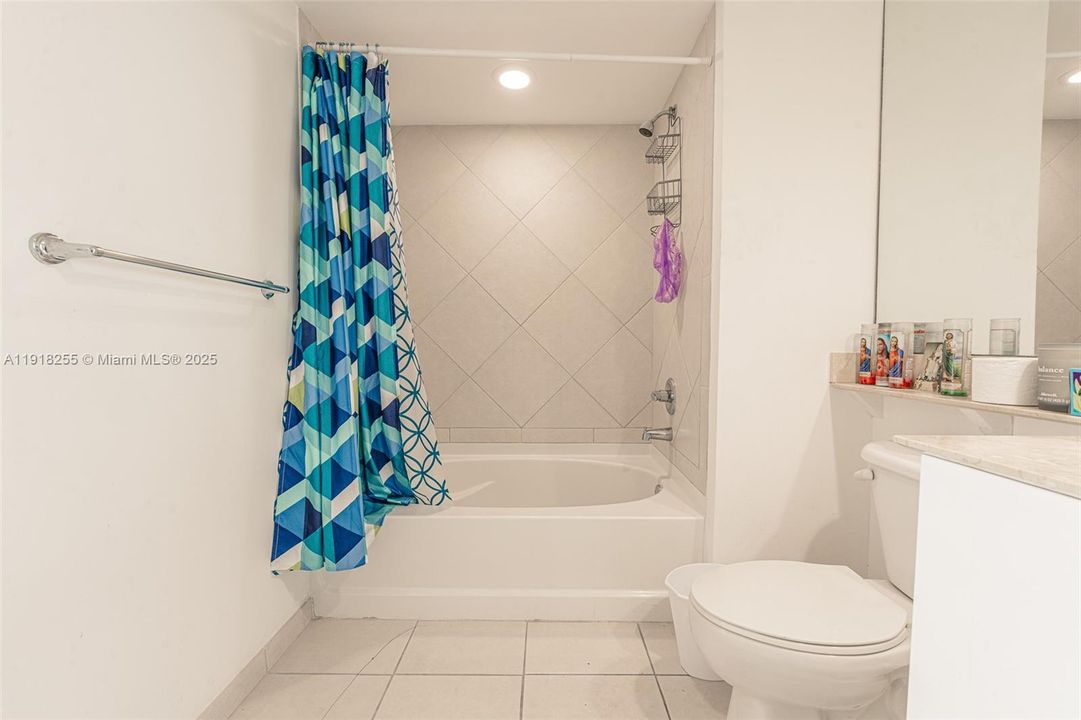 Recientemente alquilado: $3,600 (2 camas, 2 baños, 1227 Pies cuadrados)