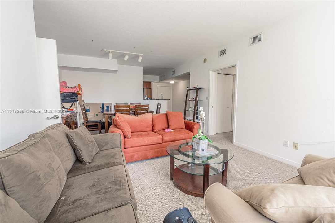 Recientemente alquilado: $3,600 (2 camas, 2 baños, 1227 Pies cuadrados)