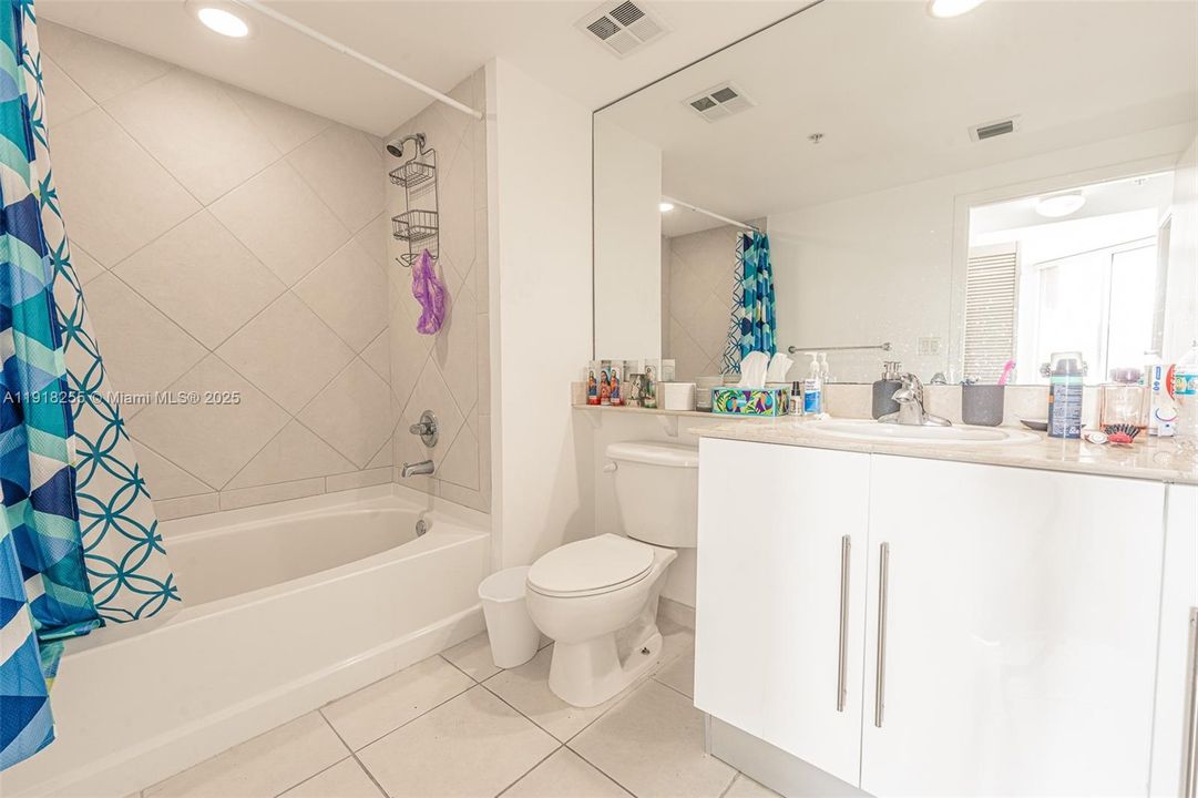 Recientemente alquilado: $3,600 (2 camas, 2 baños, 1227 Pies cuadrados)