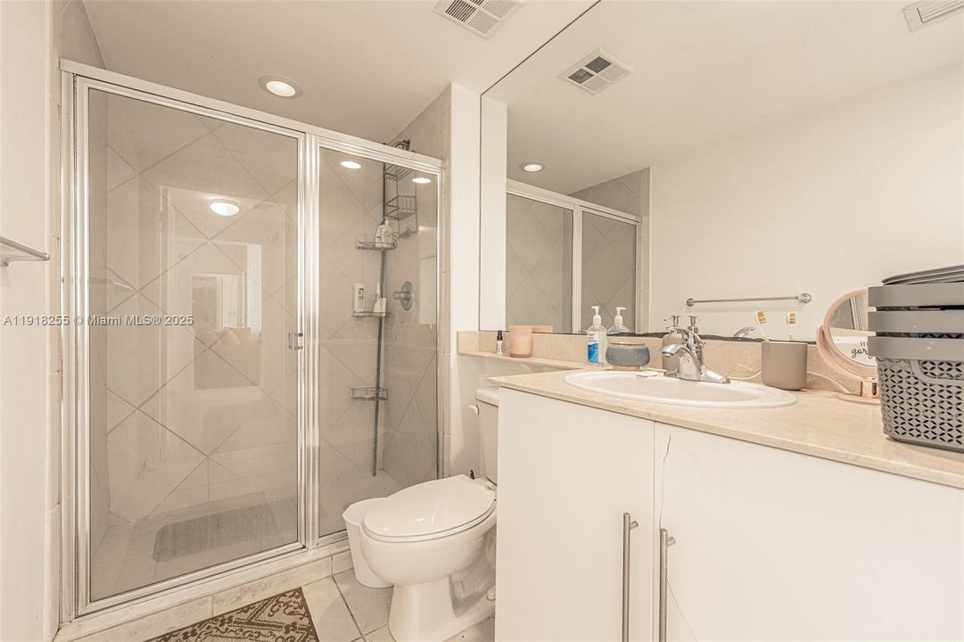 Recientemente alquilado: $3,600 (2 camas, 2 baños, 1227 Pies cuadrados)