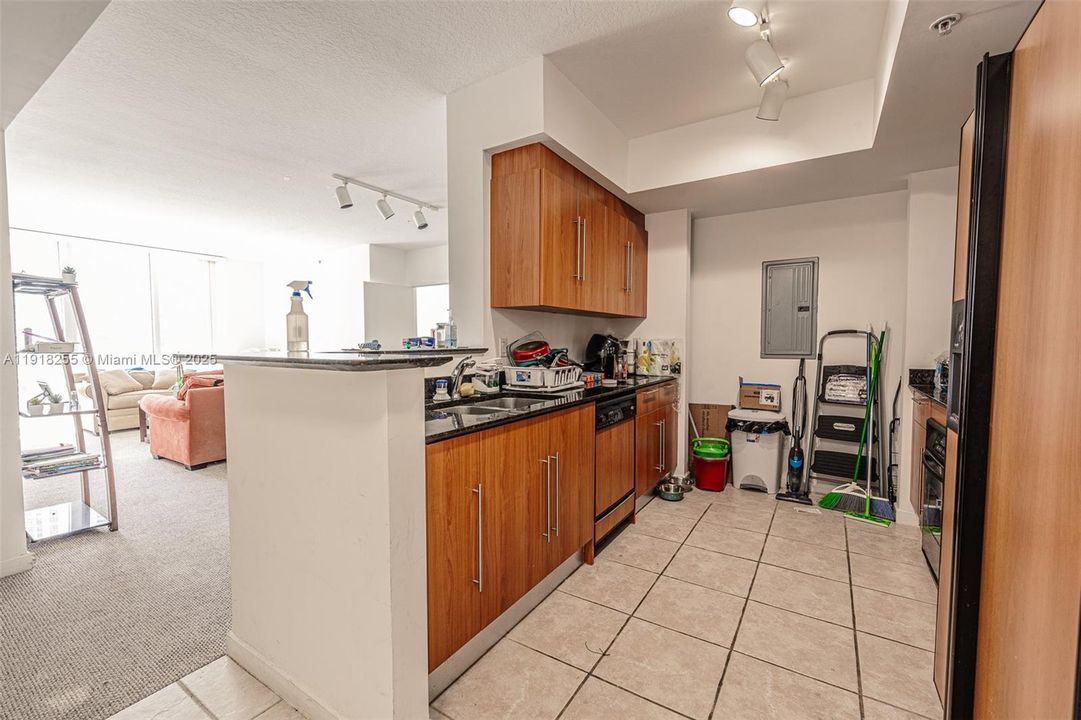 Recientemente alquilado: $3,600 (2 camas, 2 baños, 1227 Pies cuadrados)