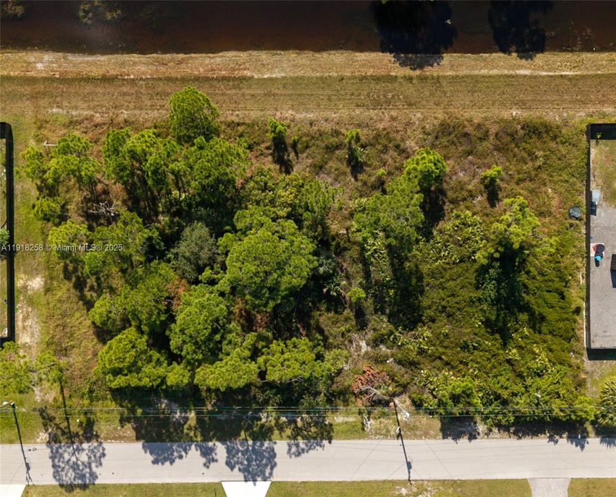 На продажу: $50,000 (0.24 acres)