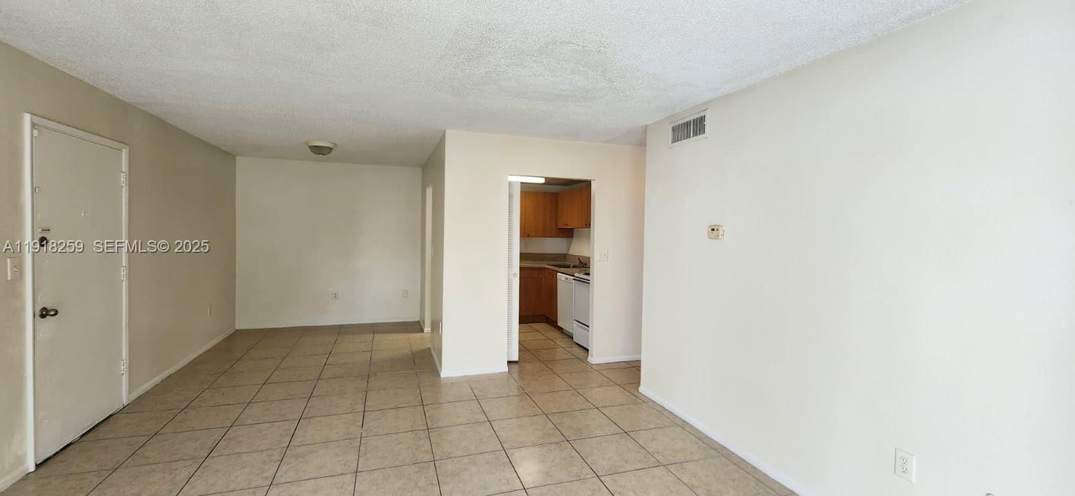 For Rent: $1,550 (1 beds, 1 baths, 700 Square Feet)