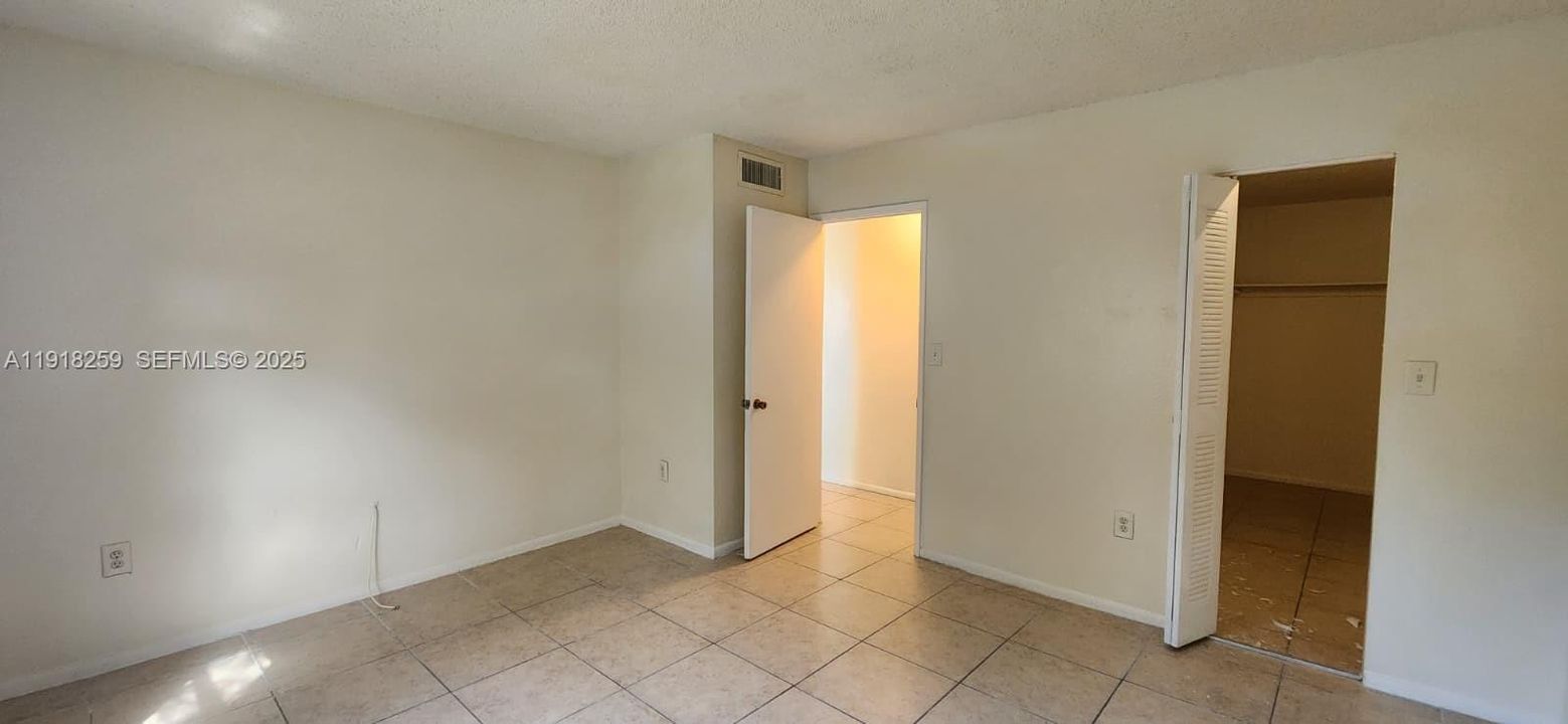 For Rent: $1,550 (1 beds, 1 baths, 700 Square Feet)