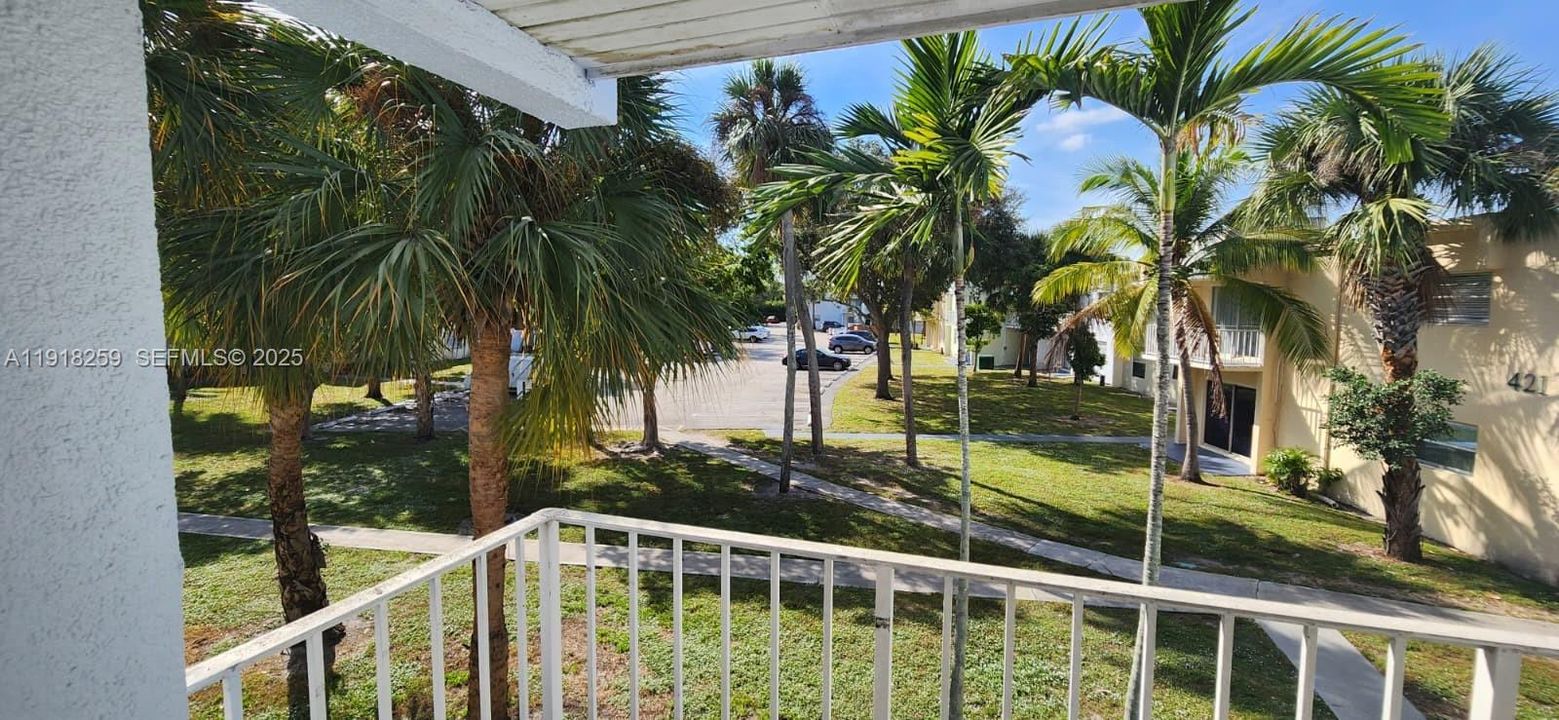 For Rent: $1,550 (1 beds, 1 baths, 700 Square Feet)