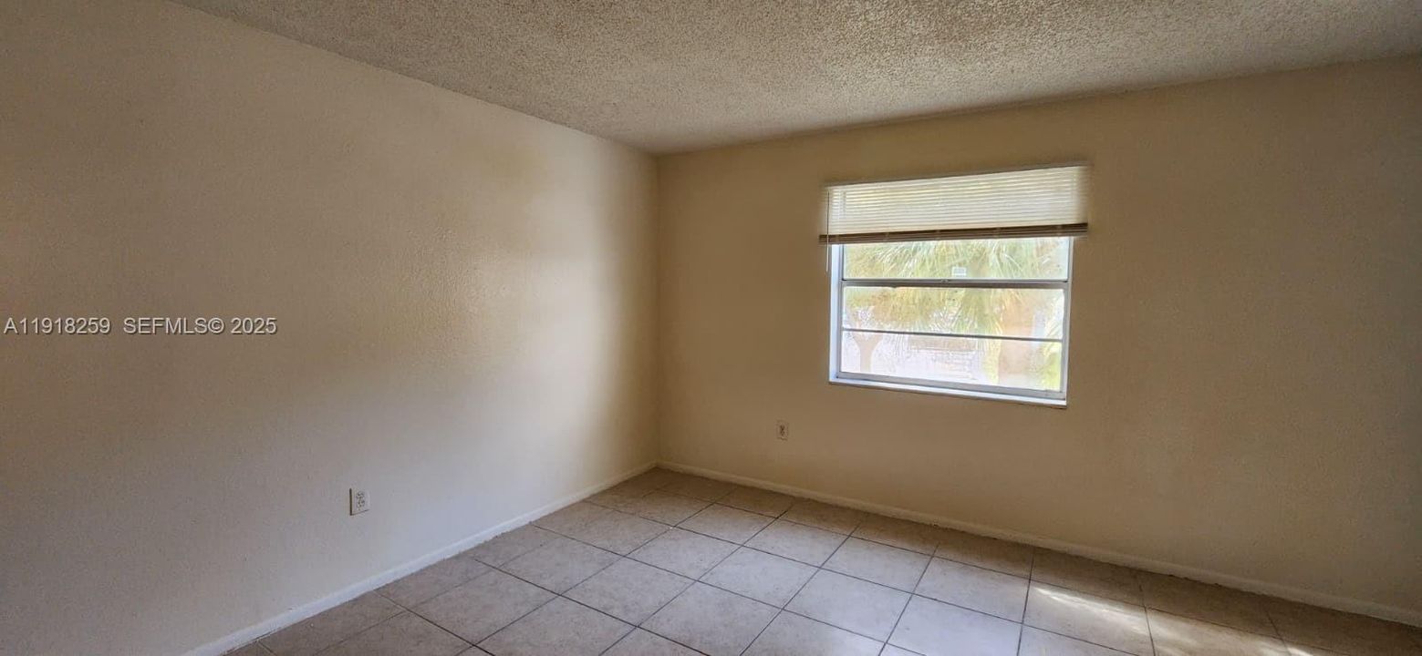 For Rent: $1,550 (1 beds, 1 baths, 700 Square Feet)