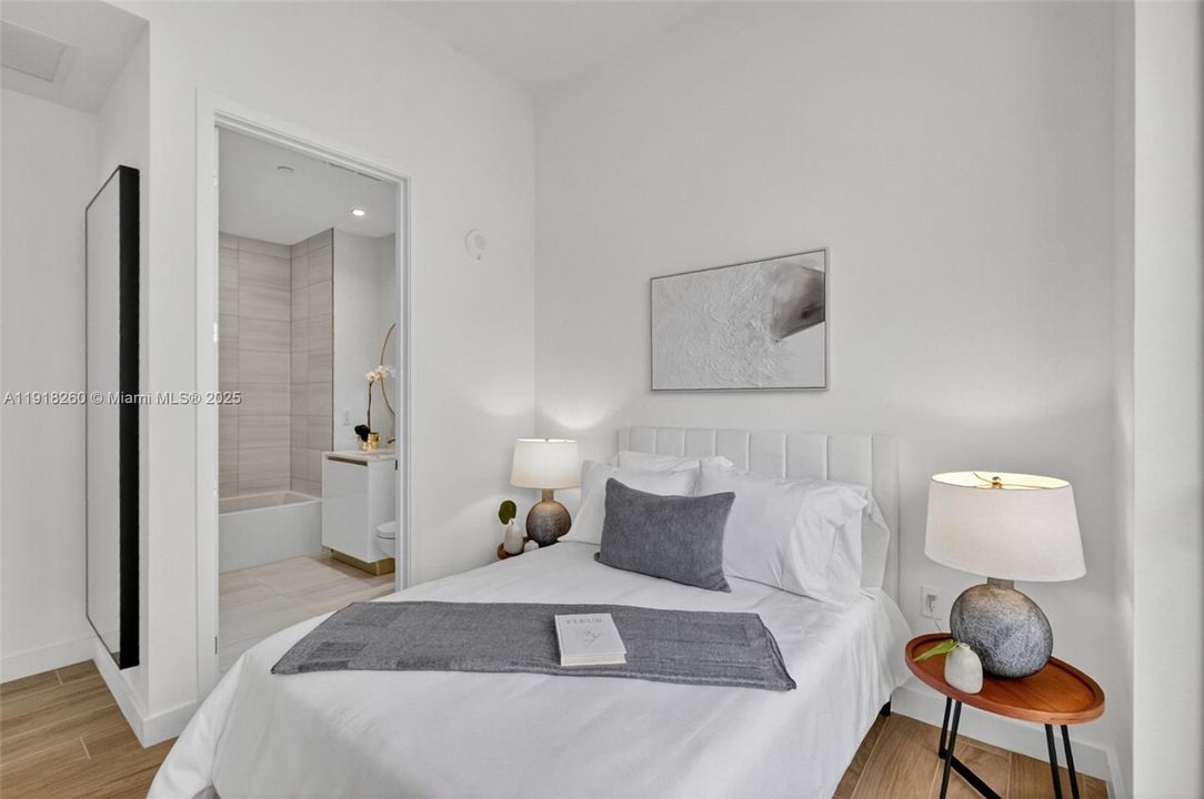 For Sale: $1,999,000 (2 beds, 2 baths, 905 Square Feet)