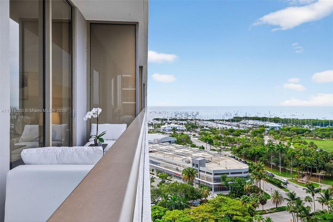 For Sale: $1,999,000 (2 beds, 2 baths, 905 Square Feet)