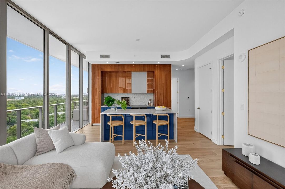 For Sale: $1,999,000 (2 beds, 2 baths, 905 Square Feet)