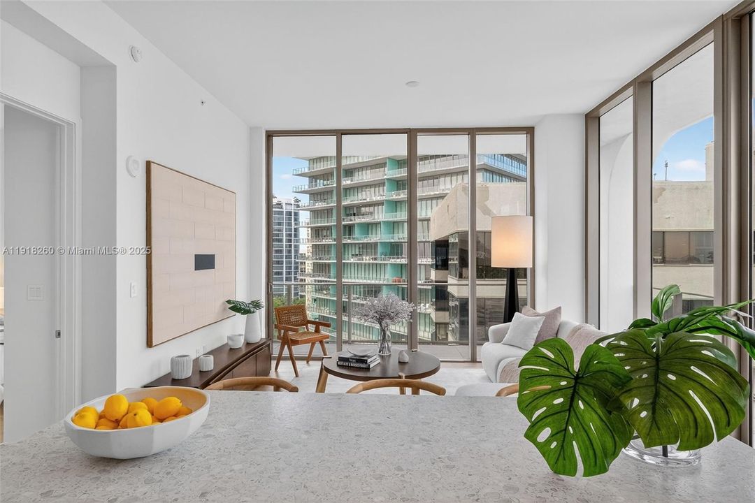 For Sale: $1,999,000 (2 beds, 2 baths, 905 Square Feet)