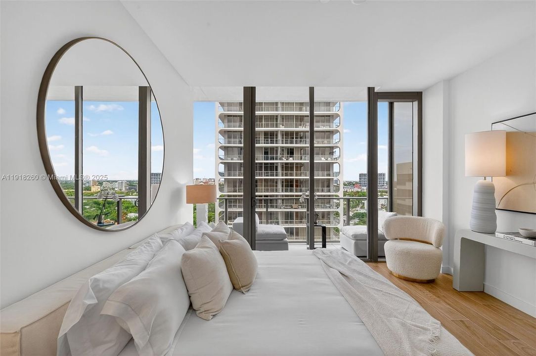 For Sale: $1,999,000 (2 beds, 2 baths, 905 Square Feet)