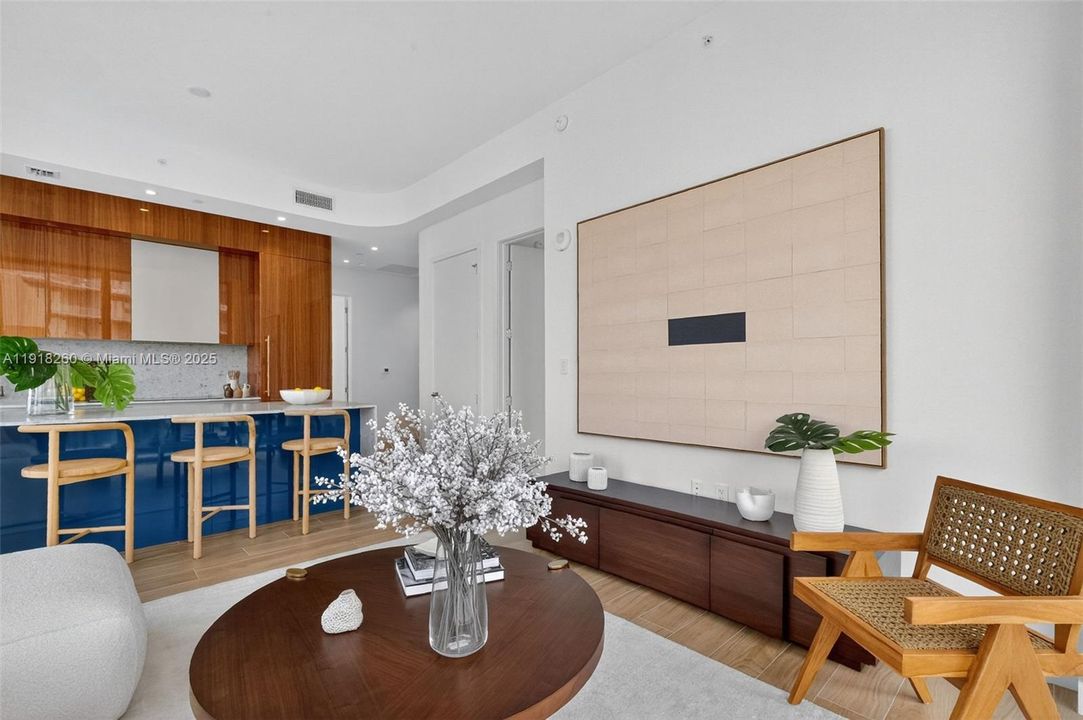 For Sale: $1,999,000 (2 beds, 2 baths, 905 Square Feet)