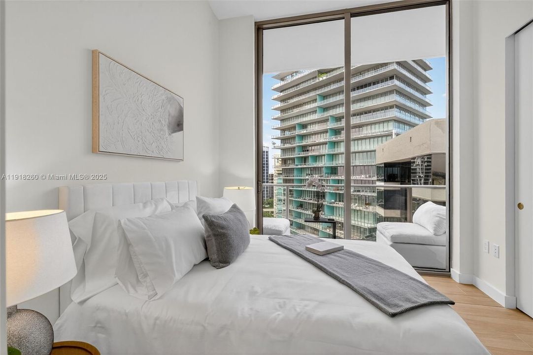 For Sale: $1,999,000 (2 beds, 2 baths, 905 Square Feet)