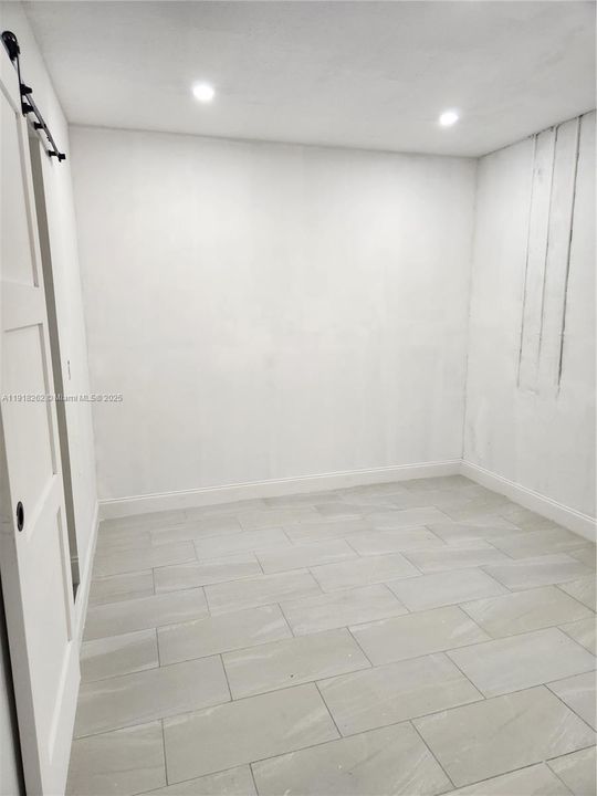 В аренду: $1,200 (0 спален, 1 ванн, 1347 Квадратных фут)