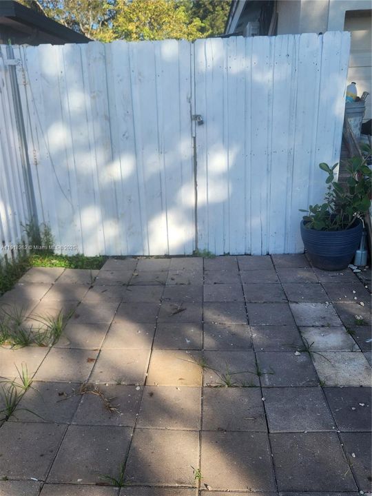 В аренду: $1,200 (0 спален, 1 ванн, 1347 Квадратных фут)