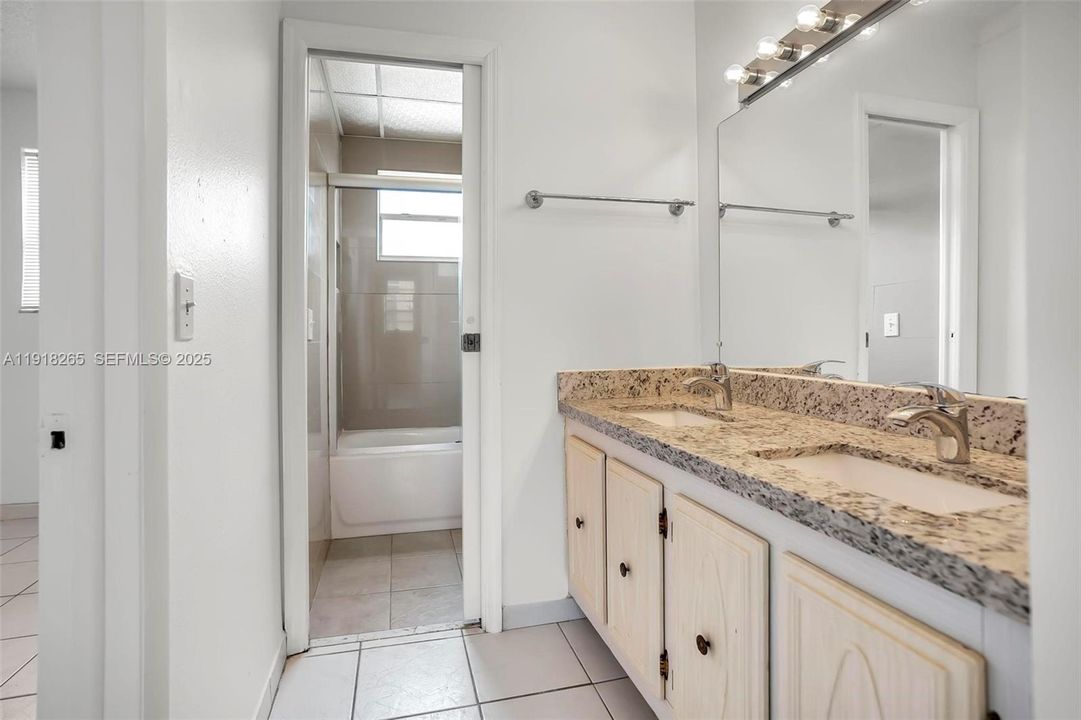 For Rent: $1,750 (1 beds, 1 baths, 564 Square Feet)