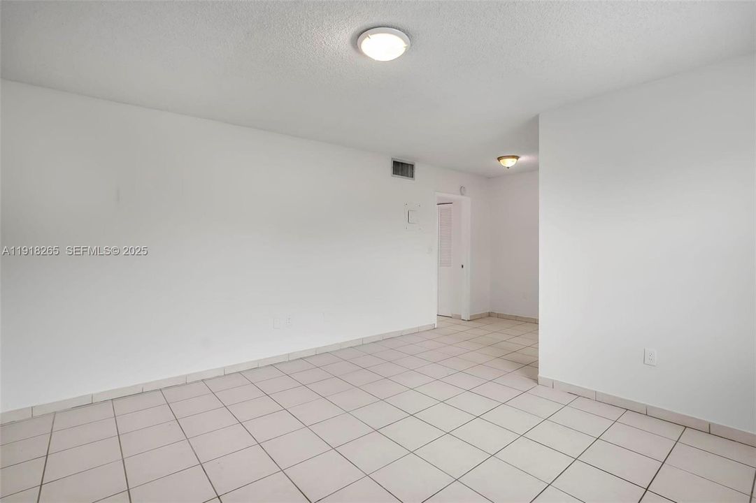 For Rent: $1,750 (1 beds, 1 baths, 564 Square Feet)