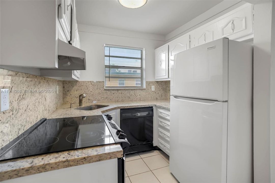 For Rent: $1,750 (1 beds, 1 baths, 564 Square Feet)