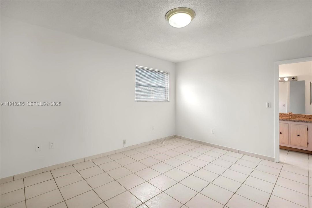 For Rent: $1,750 (1 beds, 1 baths, 564 Square Feet)