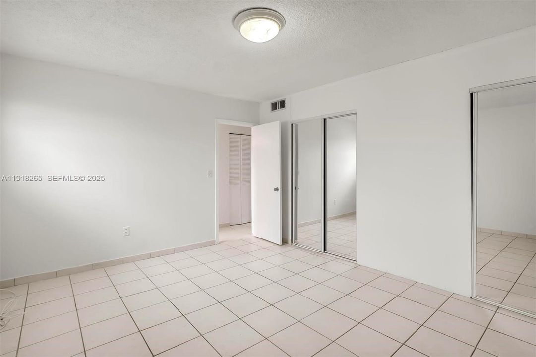 For Rent: $1,750 (1 beds, 1 baths, 564 Square Feet)