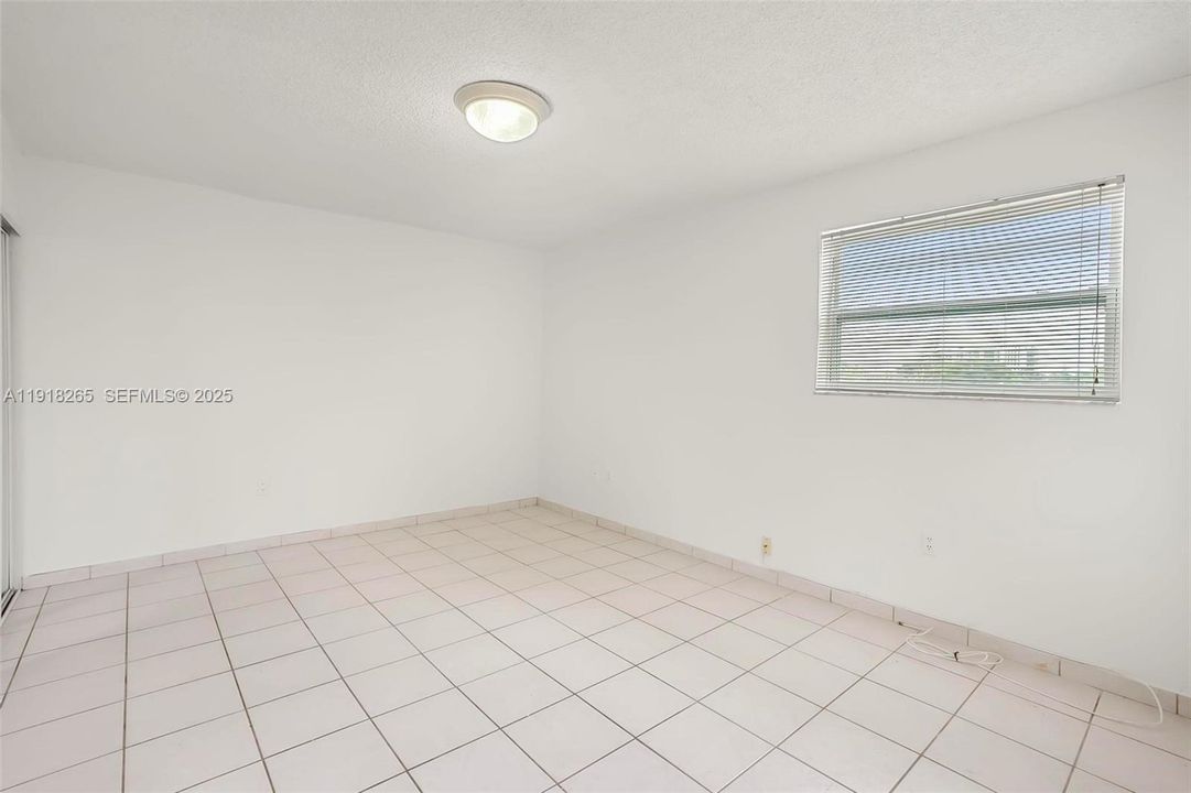 For Rent: $1,750 (1 beds, 1 baths, 564 Square Feet)