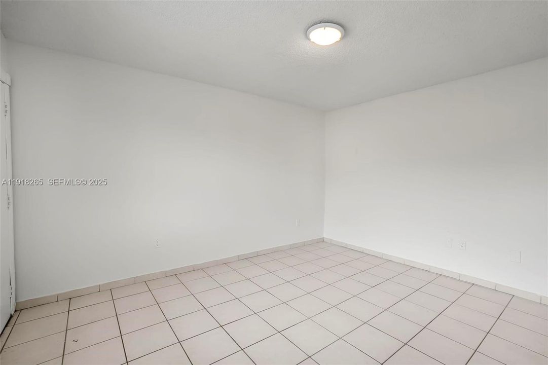 For Rent: $1,750 (1 beds, 1 baths, 564 Square Feet)