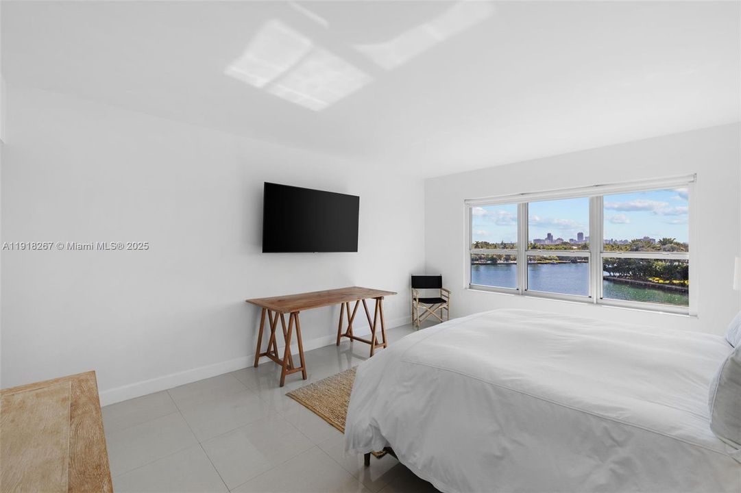 合同活跃: $6,200 (2 贝兹, 2 浴室, 1820 平方英尺)